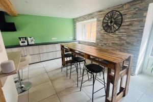 Η κουζίνα ή μικρή κουζίνα στο Maison de Renaud +7 φωτογραφίες