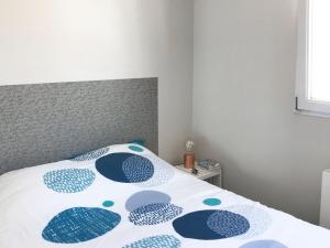 Zdjęcie z galerii obiektu Appartement 1 chambre face à la mer avec balcon, WIFI et parking privé à Saint Jean de Monts - FR-1-323-255 w mieście Saint-Jean-de-Monts
