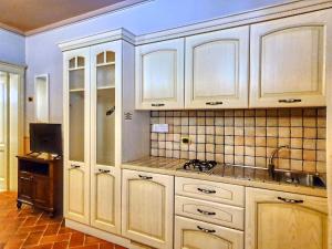 Kuchyňa alebo kuchynka v ubytovaní Apartment in Monteverdi near Wine Tours