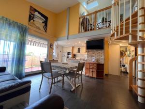 a kitchen and living room with a table and chairs at Appartement 2 ch avec terrasse à 10 min de la plage - Parking gratuit - FR-1-239-936 in Saint-Jean-de-Luz