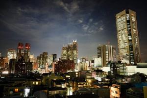 a city skyline at night with tall buildings at 組紐の間 in Tokyo