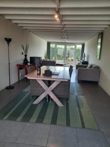 Posezení v ubytování koekoelavache holiday home + 32 fotografií