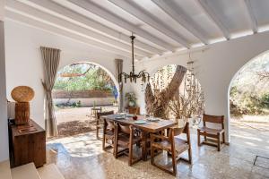 a dining room with a table and chairs at El Dorado in Es Pujols