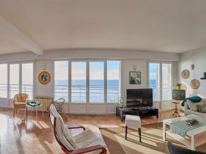 sala de estar con vistas al océano en Appartement Saint-Jean-de-Monts, 4 pièces, 7 personnes - FR-1-323-445, en Saint-Jean-de-Monts