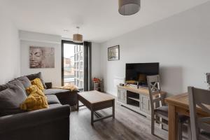 A seating area at Beautiful and Stylish 1 bedroom apartment in Central Birmingham