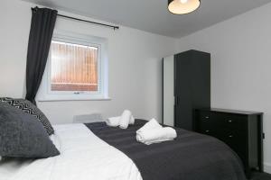 Кровать или кровати в номере Stunning 2 Bedroom Apartment in Wallasey