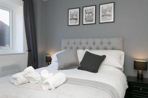 Кровать или кровати в номере Stunning 2 Bedroom Apartment in Wallasey