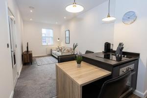 Χώρος καθιστικού στο Contemporary Bolton Apartment in Central Location +11 φωτογραφίες