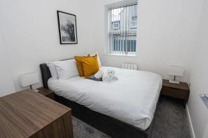 Posteľ alebo postele v izbe v ubytovaní Modern 1BR Bolton Apartment in Central Location
