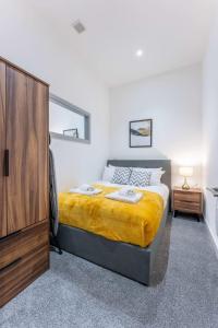 a bedroom with a large bed and a dresser at Modern 1 Bedroom Apartment in Dudley in Brierley Hill