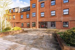 an empty courtyard in front of a brick building at Modern 1BR Top Floor Apartment in Ipswich in Ipswich
