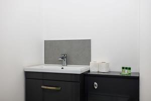 a bathroom with a sink and a counter at Contemporary 1 Bed Apartment Central Bolton in Bolton