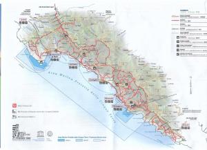 un mapa de la costa amalfi en Tra er Boscu er Maa, en Volastra