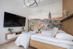 a bedroom with a wall mural of a city at Rakowicka Modern Studio in Downtown Cracow by Rent like home in Kraków