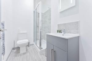 Koupelna v ubytování Cosy & Bright 1 Bed Budget Apartment Dudley