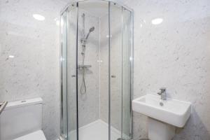Ένα μπάνιο στο Charming 1 Bedroom Apartment in Leeds