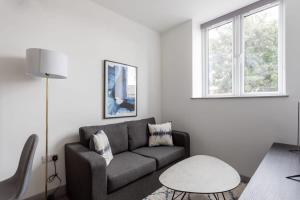 a living room with a couch and a table at Contemporary 1 Bedroom Apartment Leeds in Leeds