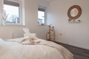 a white bedroom with a bed and a mirror at Lovely 2 Bed Apartment in Manchester - Sleeps 4 in Manchester