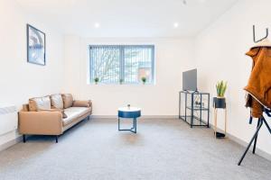 a living room with a couch and a tv at Contemporary 1 Bed Apartment in Central Wolverhampton in Wolverhampton