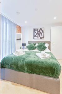 מיטה או מיטות בחדר ב-Modern 1 Bed Apartment in Burton-on-Trent
