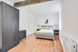 a bedroom with a bed and a wooden floor at Modern 2 Bedroom Apartment in Burnley in Burnley