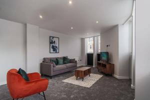 a living room with a couch and a tv at Modern 2 Bedroom Apartment in Liverpool in Liverpool