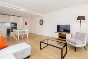 a living room with a couch and a table at Modern 2 Bed Apartment in South Lambeth in London