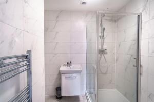 Bilik mandi di Modern 1 Bedroom Liverpool Apartment