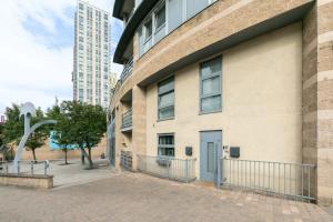 a building with a blue door on the side of it at Spacious 1 Bedroom Apartment in Central Woking in Woking