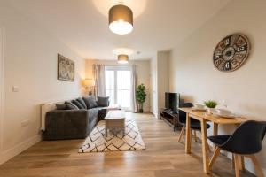 a living room with a couch and a table at Modern 1 Bedroom Apartment in Crawley in Crawley