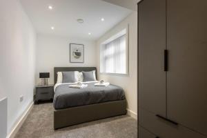 a bedroom with a bed with two towels on it at Modern 2 Bedroom Apartment in Central Hull in Hull