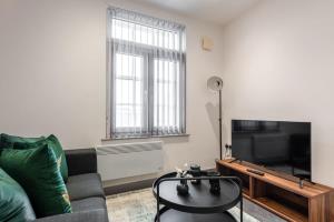 a living room with a couch and a tv at Fantastic 1 Bed Budget Apartment in Doncaster in Doncaster