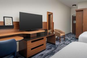TV a/nebo společenská místnost v ubytování Fairfield Inn & Suites by Marriott Ithaca