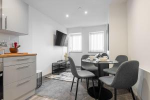 a kitchen and dining room with a table and chairs at Fantastic 1 Bedroom Apartment in Central Hull in Hull