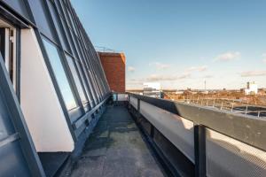 a balcony of a building with a view of a city at Modern 1 Bedroom Apartment in Central Hull in Hull