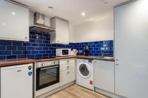 Virtuvė arba virtuvėlė apgyvendinimo įstaigoje Centrally Located Budget 1 Bed Flat in Darlington