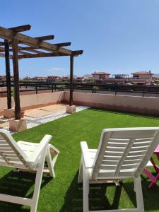 two white lawn chairs sitting on a roof at Villa Punta Calma in Majanicho