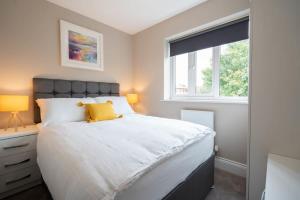 Katil atau katil-katil dalam bilik di Cosy 3 Bedroom Home in Birmingham with Garden