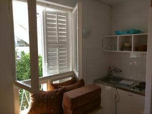 Kuchyňa alebo kuchynka v ubytovaní Apartment Bugenvila