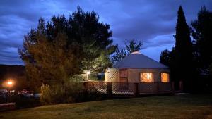Hoone, kus the luxury tent asub