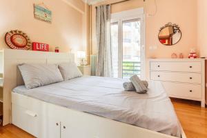 Posteľ alebo postele v izbe v ubytovaní Athens Strawberry Hideaway - City Chic Retreat