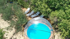 Bassein majutusasutuses L.stile Glamping või selle lähedal