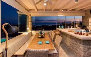 Fotografia z galérie ubytovania Porto Cheli Panoramic Poolside Getaway v destinácii Porto Heli