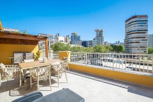 A balcony or terrace at Penthouse Ancla 561 Levante Beach