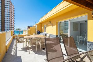 A balcony or terrace at Penthouse Ancla 561 Levante Beach