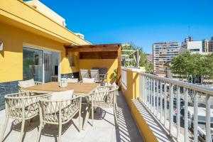 A balcony or terrace at Penthouse Ancla 561 Levante Beach