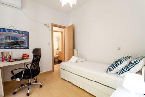 A bed or beds in a room at Aigli Luxury Villa - Seaview Panoramic Retreat