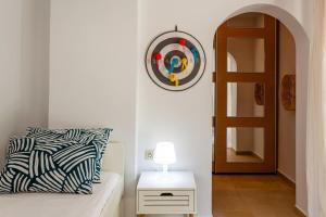 A bed or beds in a room at Aigli Luxury Villa - Seaview Panoramic Retreat