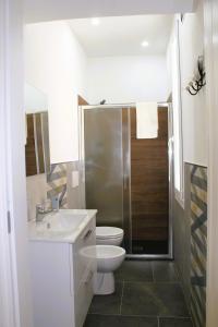 A bathroom at Rachele Guest House La Spezia