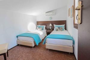 Posteľ alebo postele v izbe v ubytovaní Sparkling Sani Getaway - Nefeli's Summer Paradise
